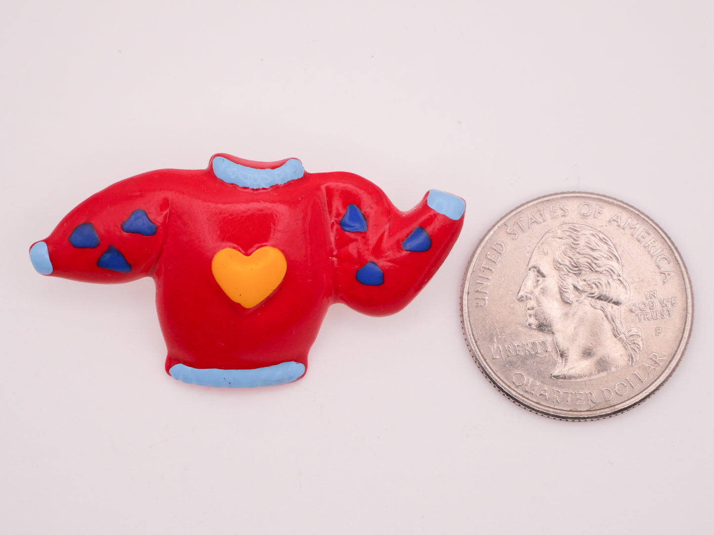 Sweater Sweatshirt Heart Plastic Pair of Buttons 34x45mm