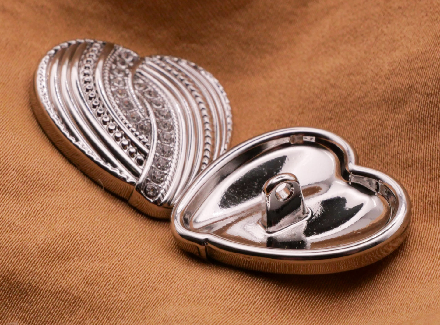 Heart Interlocking Ribbed Rhinestone Silver Metal Button 22mm