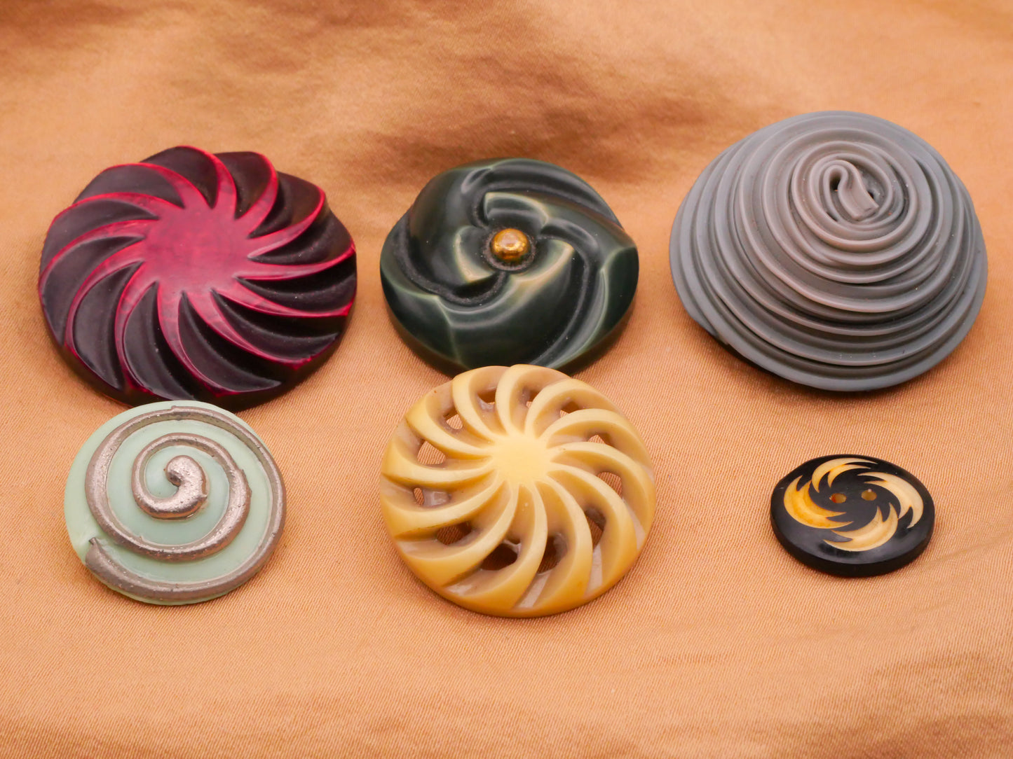 Swirl Spiral Celluloid Early Plastic Button Various 16-34mm