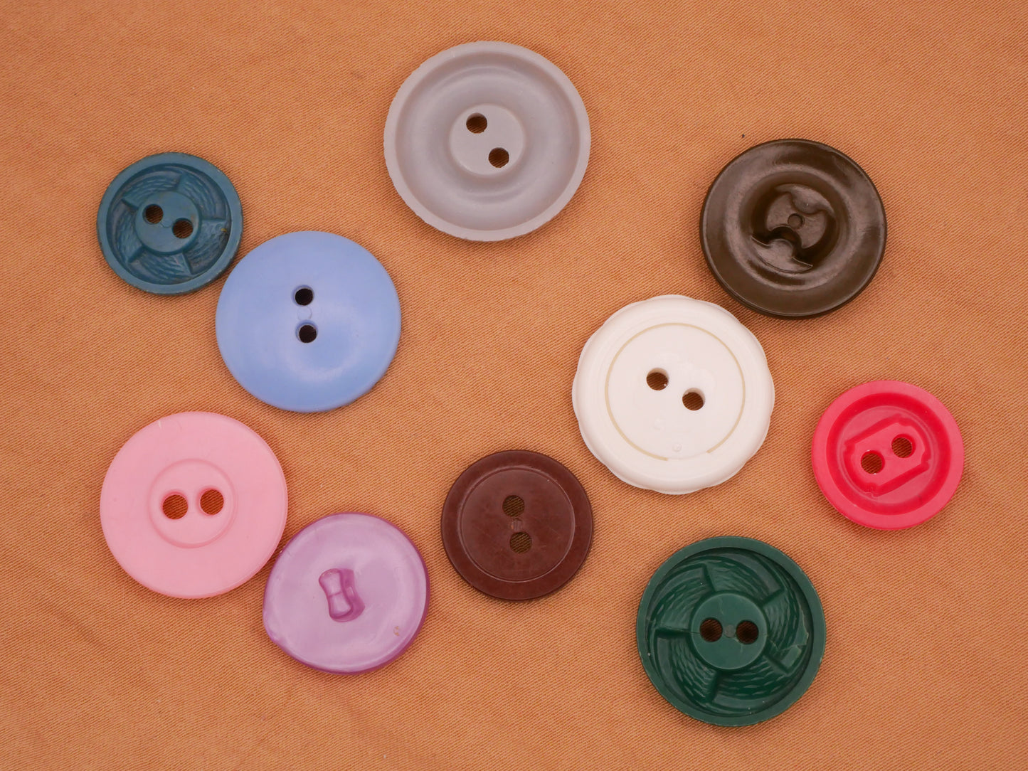 Housecoat Swirls Spirals Vintage Plastic Set of Ten Buttons Various 14-28mm
