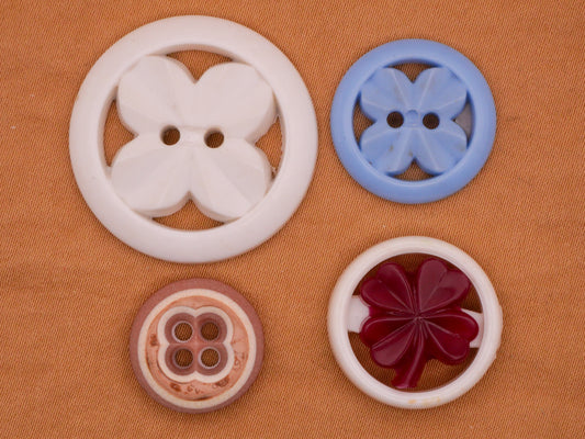 Clover Shamrock Vintage Plastic Button Various 15-28mm