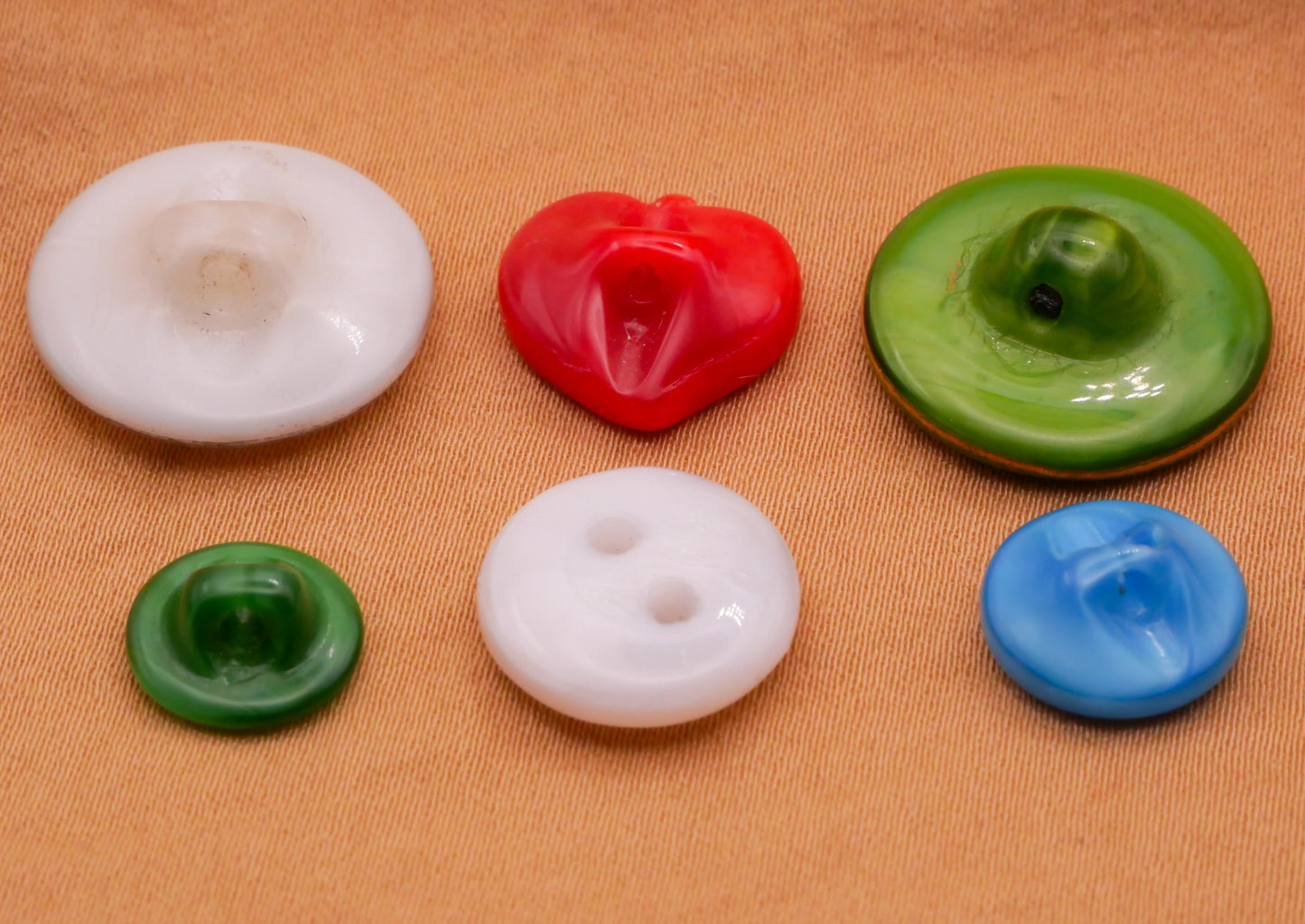 Dig Dug Design in Glass Vintage Button Various 11-18mm