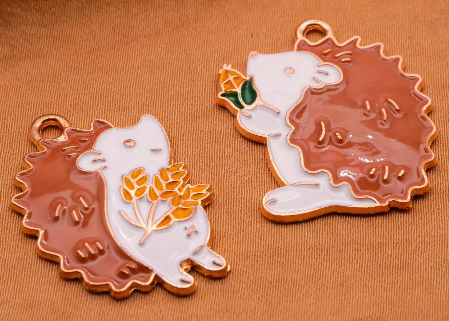 Hedgehog Friends Wheat Corn Enamel Metal Pair of Charms Embellishments 20-26mm