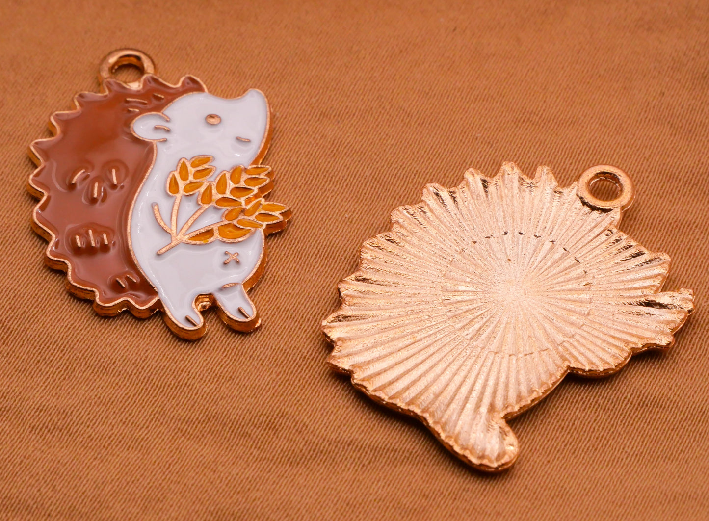 Hedgehog Friends Wheat Corn Enamel Metal Pair of Charms Embellishments 20-26mm