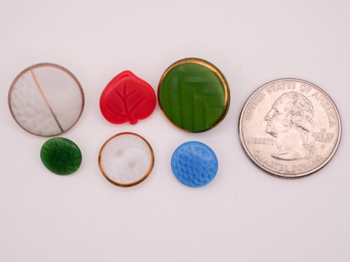 Dig Dug Design in Glass Vintage Button Various 11-18mm