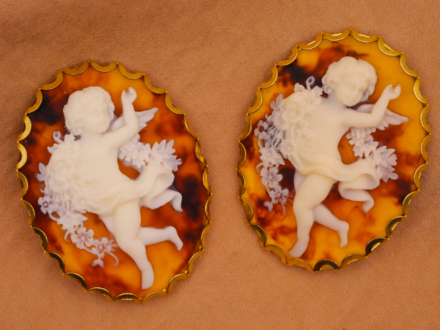Cherub Angel Flowers Ribbon Tortoiseshell Ivory Look Resin Metal Button 31x41mm