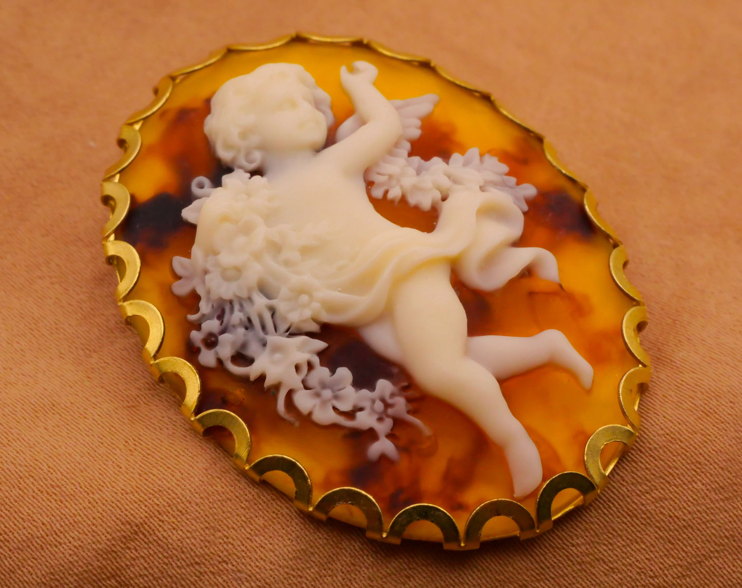 Cherub Angel Flowers Ribbon Tortoiseshell Ivory Look Resin Metal Button 31x41mm