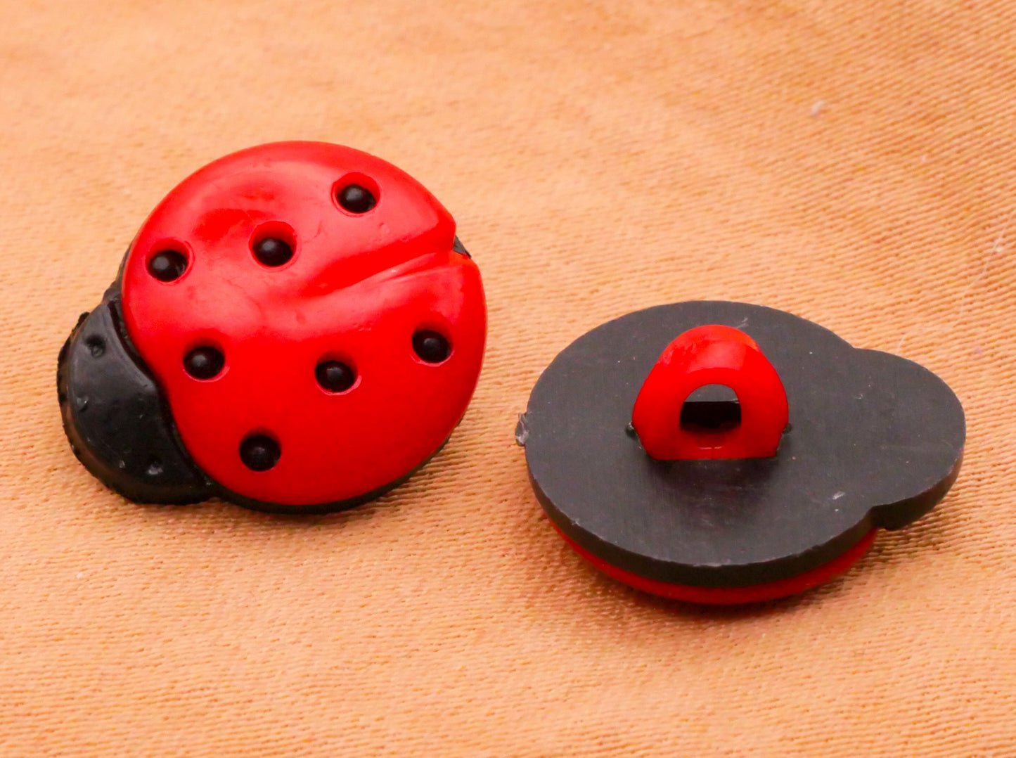 Ladybug Ladybird Red Black Plastic Snap Together Set of Ten Buttons 13x15mm