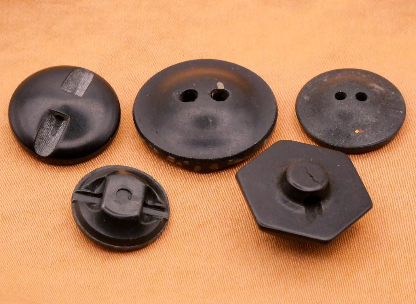 Composition Black Plastic Rubber Button Various 15-23mm