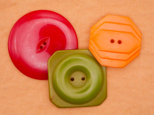 Lucky Colors Bakelite Red Green Yellow Vintage Plastic Set of Three Buttons 27-37mm