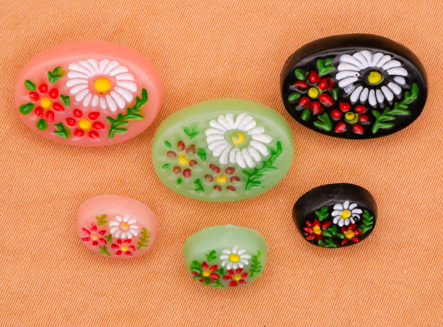 Daisy Flower Painted Vintage Pink Green Black Plastic Button Various 8-18mm