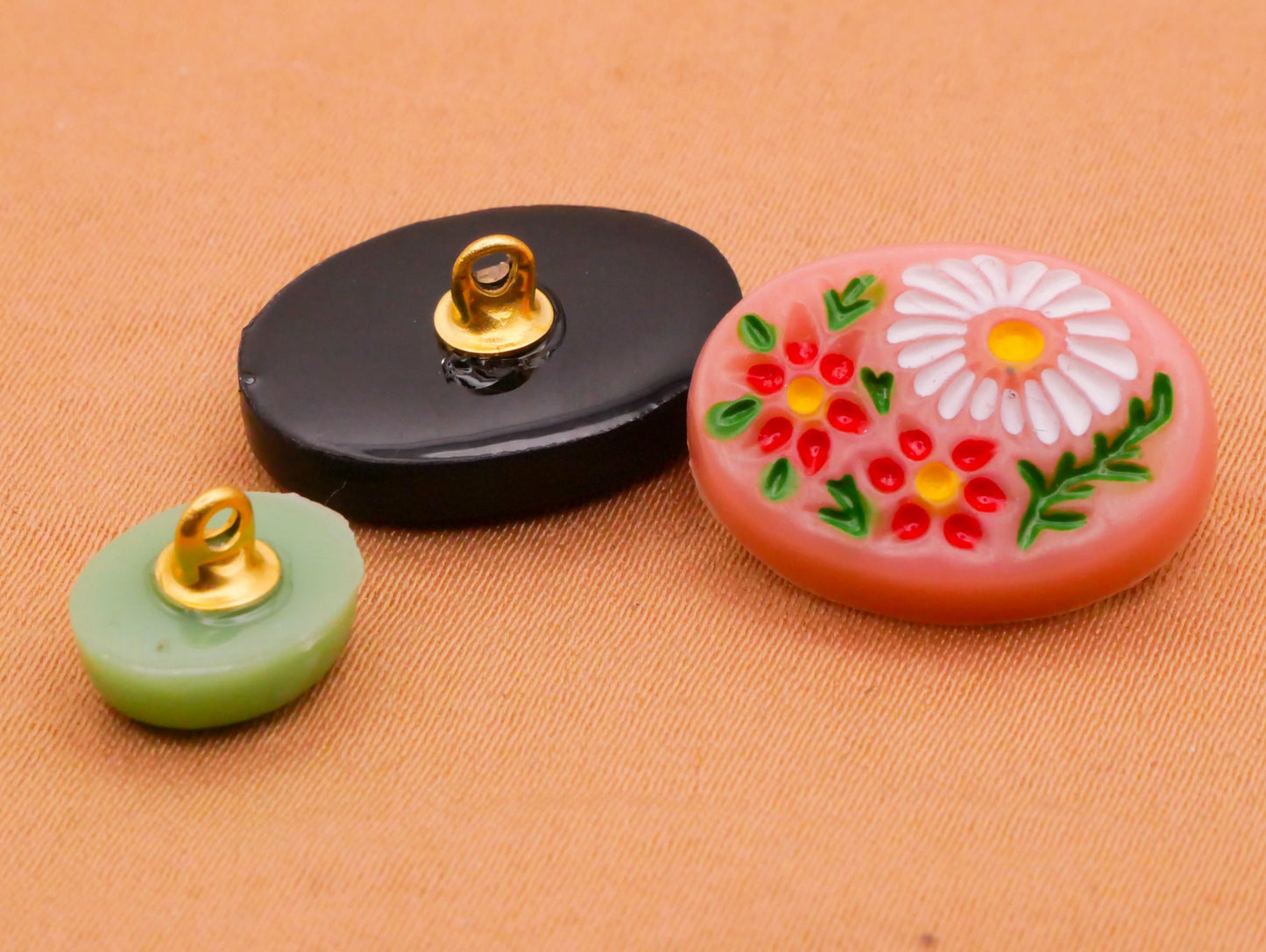 Daisy Flower Painted Vintage Pink Green Black Plastic Button Various 8-18mm