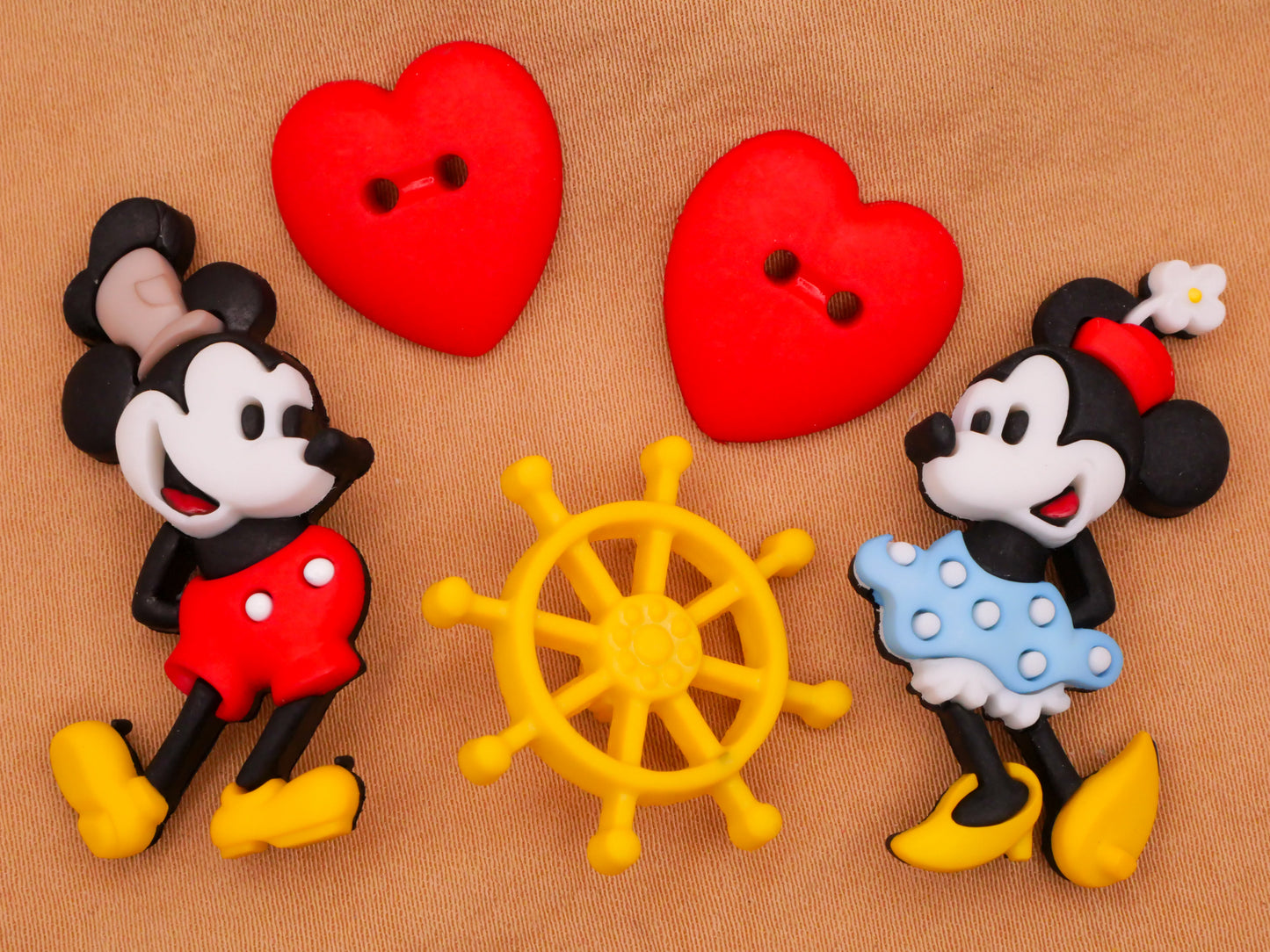 Steam Boat Willie Mickey Minnie Mouse Disney Plastic Set of Five Buttons 17-38mm