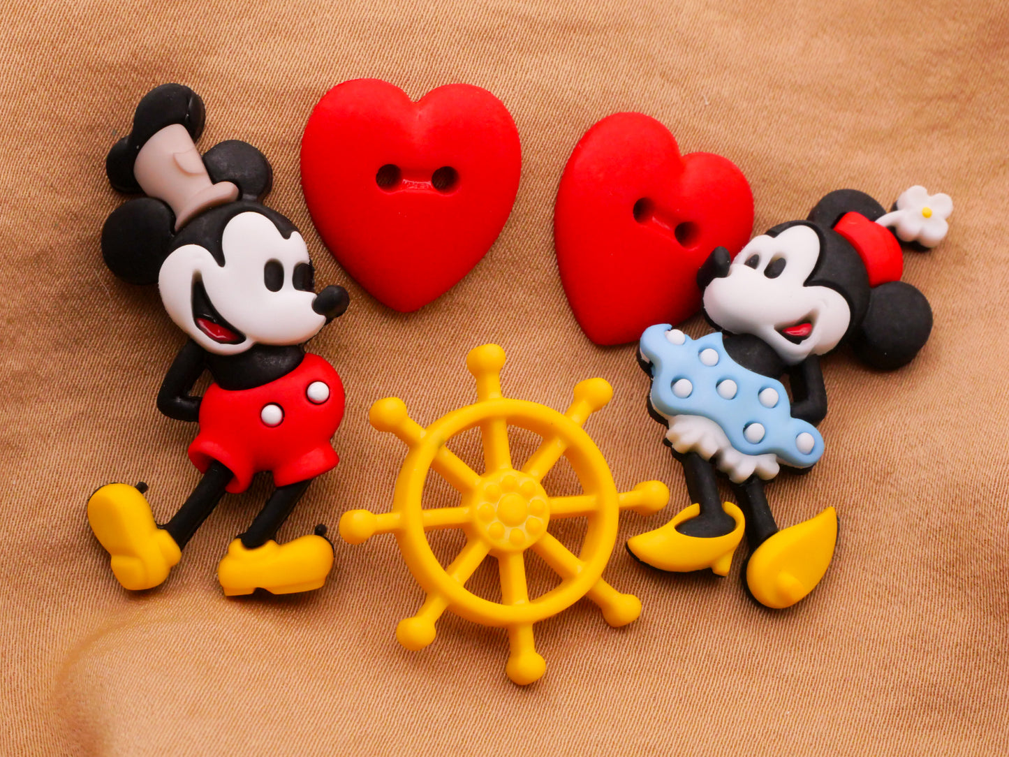 Steam Boat Willie Mickey Minnie Mouse Disney Plastic Set of Five Buttons 17-38mm