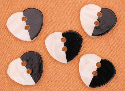 Heart Vintage Black White Pearlized Plastic Set of Five Buttons 15x18mm