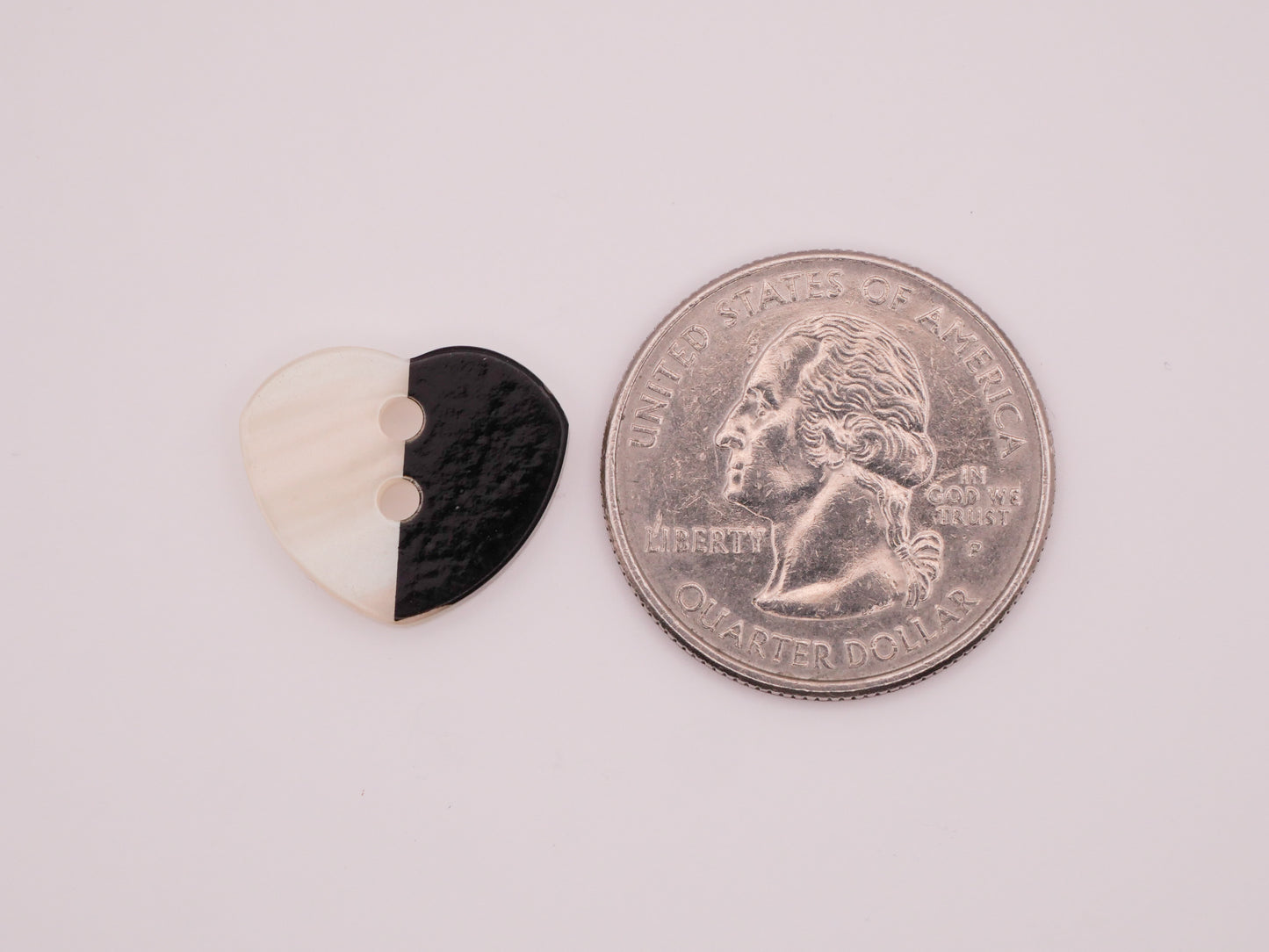 Heart Vintage Black White Pearlized Plastic Set of Five Buttons 15x18mm