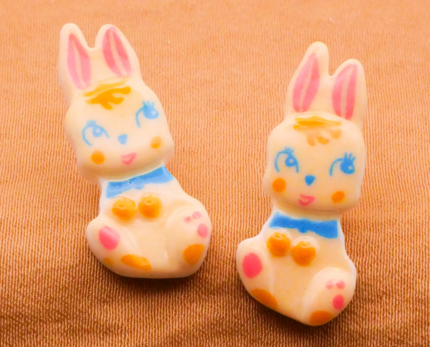 Bunny Rabbit White Chocolate Vintage Look Plastic Pair of Buttons 11x25mm