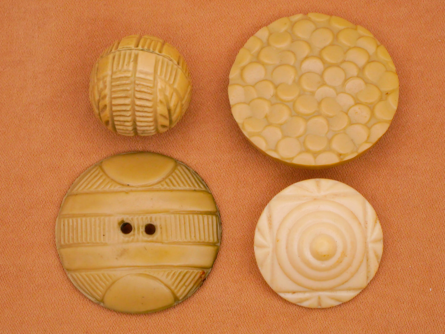 Tribal Design Ivory Look Celluloid Early Plastic Button 17-29mm