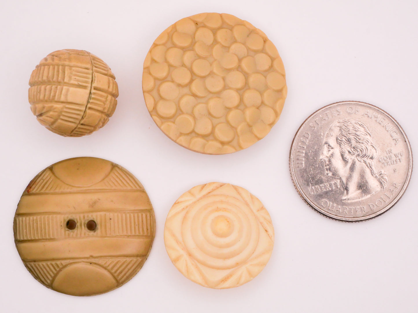 Tribal Design Ivory Look Celluloid Early Plastic Button 17-29mm
