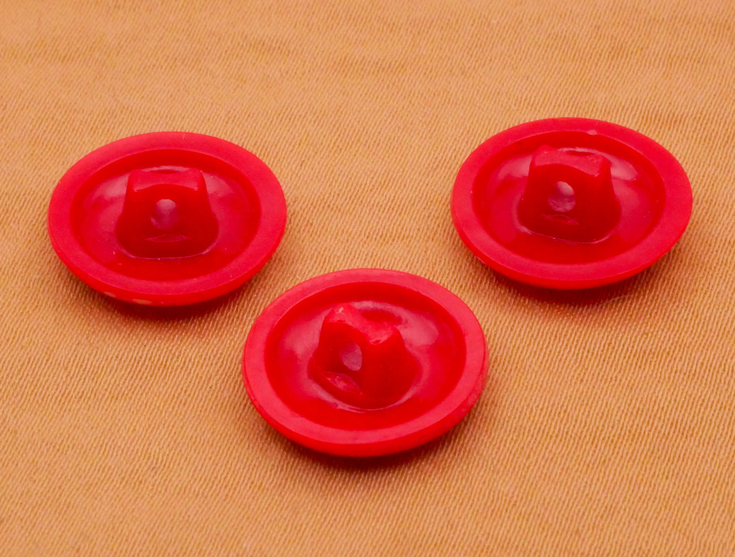 Rich Man Poor Man Beggar Man Red Plastic Button Various 15mm