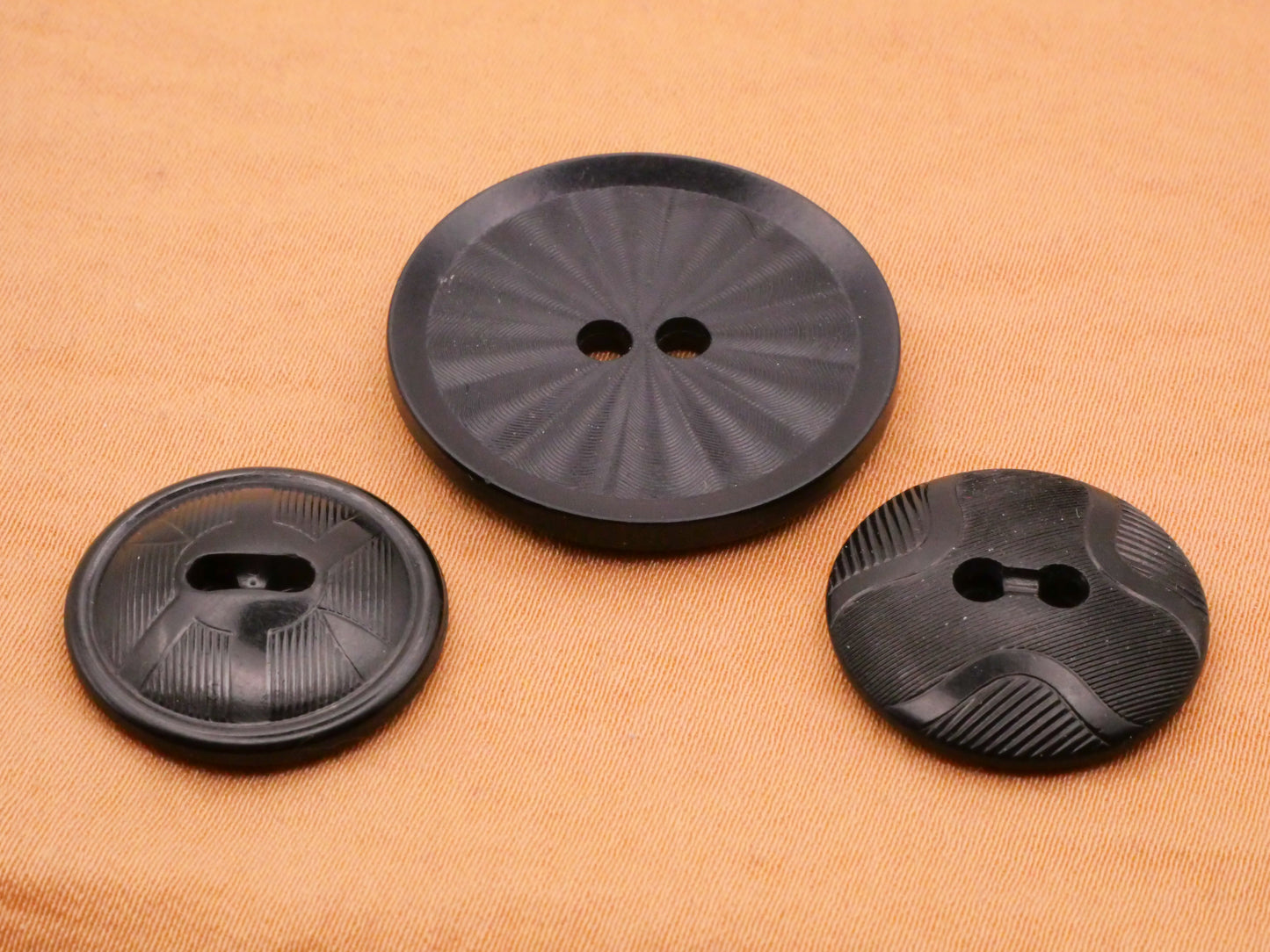 Texture Black Plastic Looks Like Veg Ivory Button Various 19-27mm