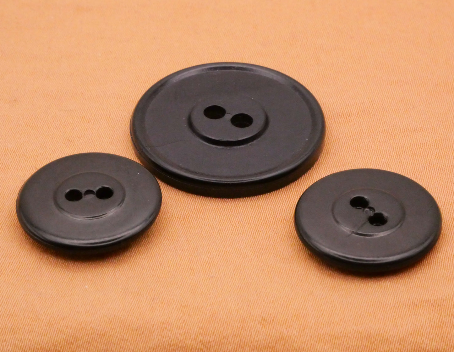 Texture Black Plastic Looks Like Veg Ivory Button Various 19-27mm