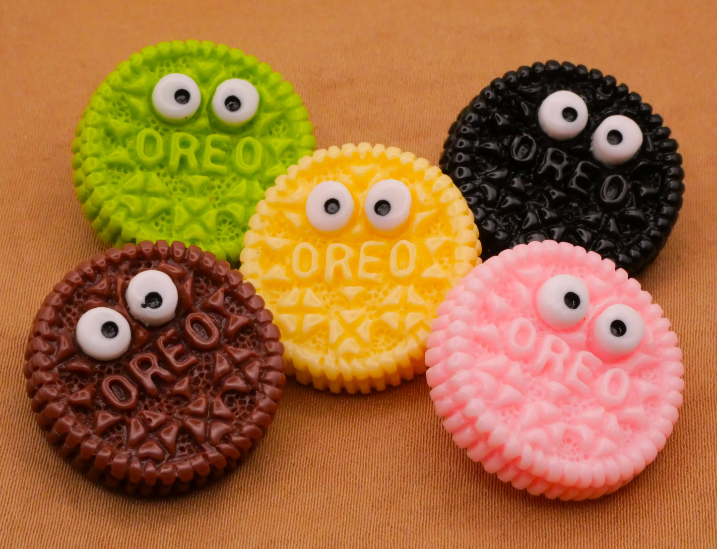 Oreo Cookie Face Eyes Plastic Set of Five Buttons 22mm