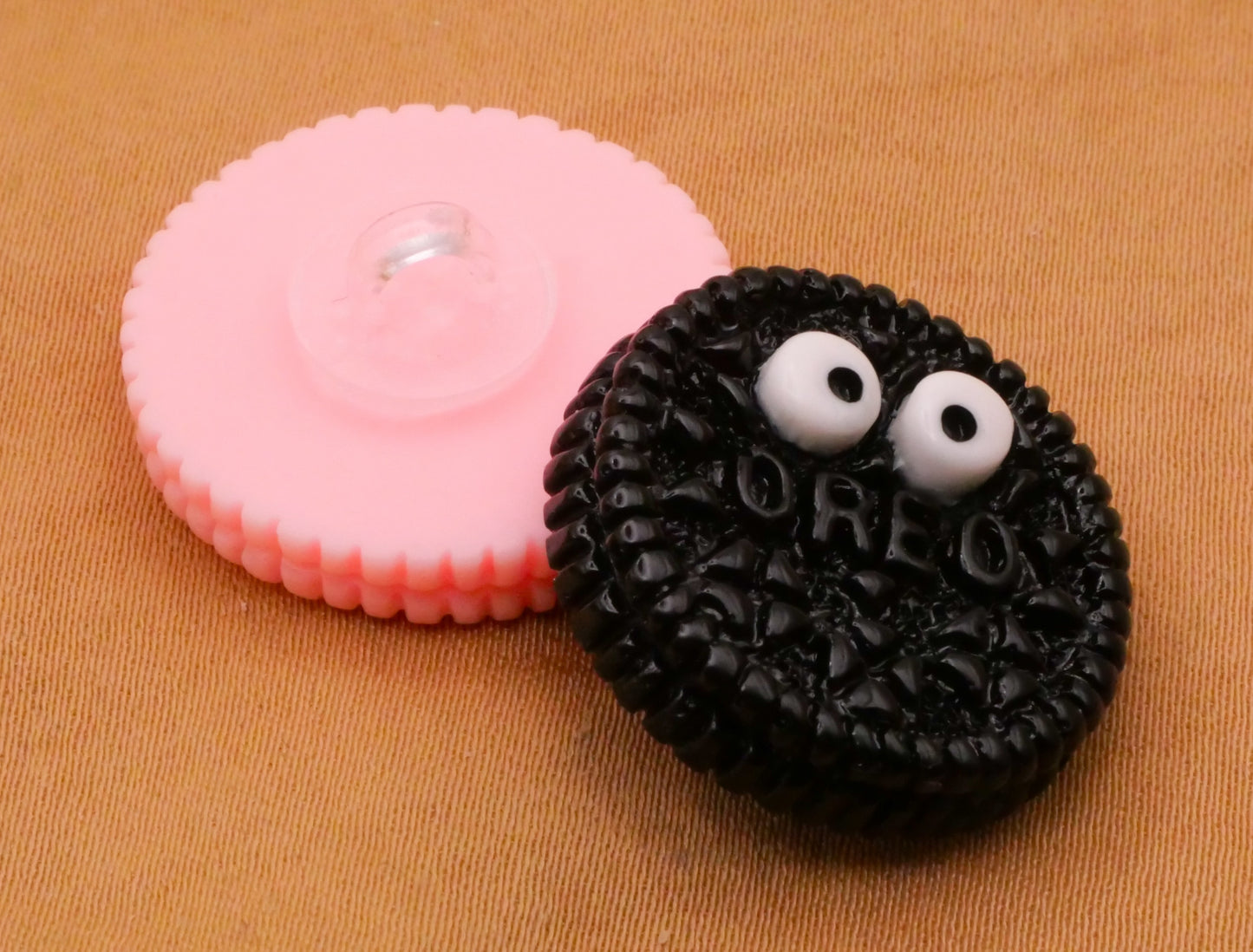 Oreo Cookie Face Eyes Plastic Set of Five Buttons 22mm