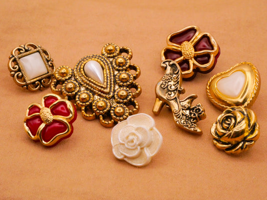 Shoe Flowers Gold Ivory Red Plastic Set of Eight Buttons 13-29mm