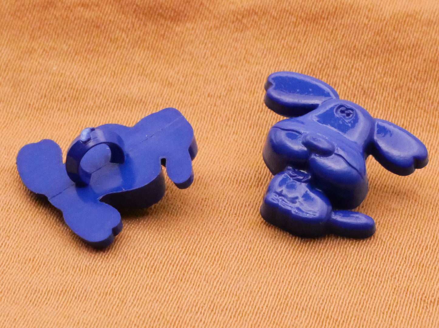 Blue Puppy Dog Big Ears Plastic Pair of Buttons 14x16mm