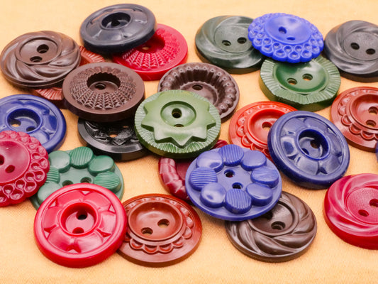 Housecoat Vintage Green Red Blue Black Brown Plastic Assorted Set of Ten Buttons 18-20mm