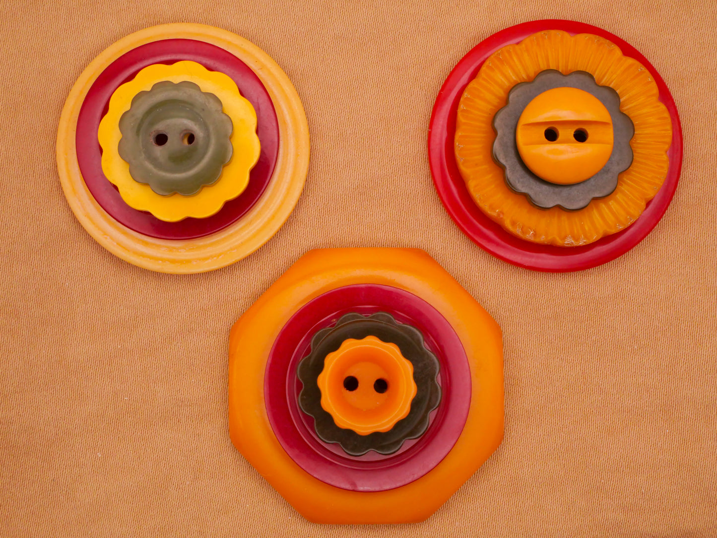Flower Bakelite Stack Early Plastic Set of Four Buttons Various 12-36mm
