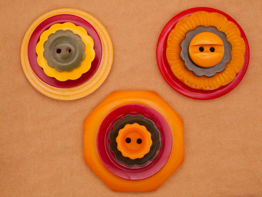 Flower Bakelite Stack Early Plastic Set of Four Buttons Various 12-36mm