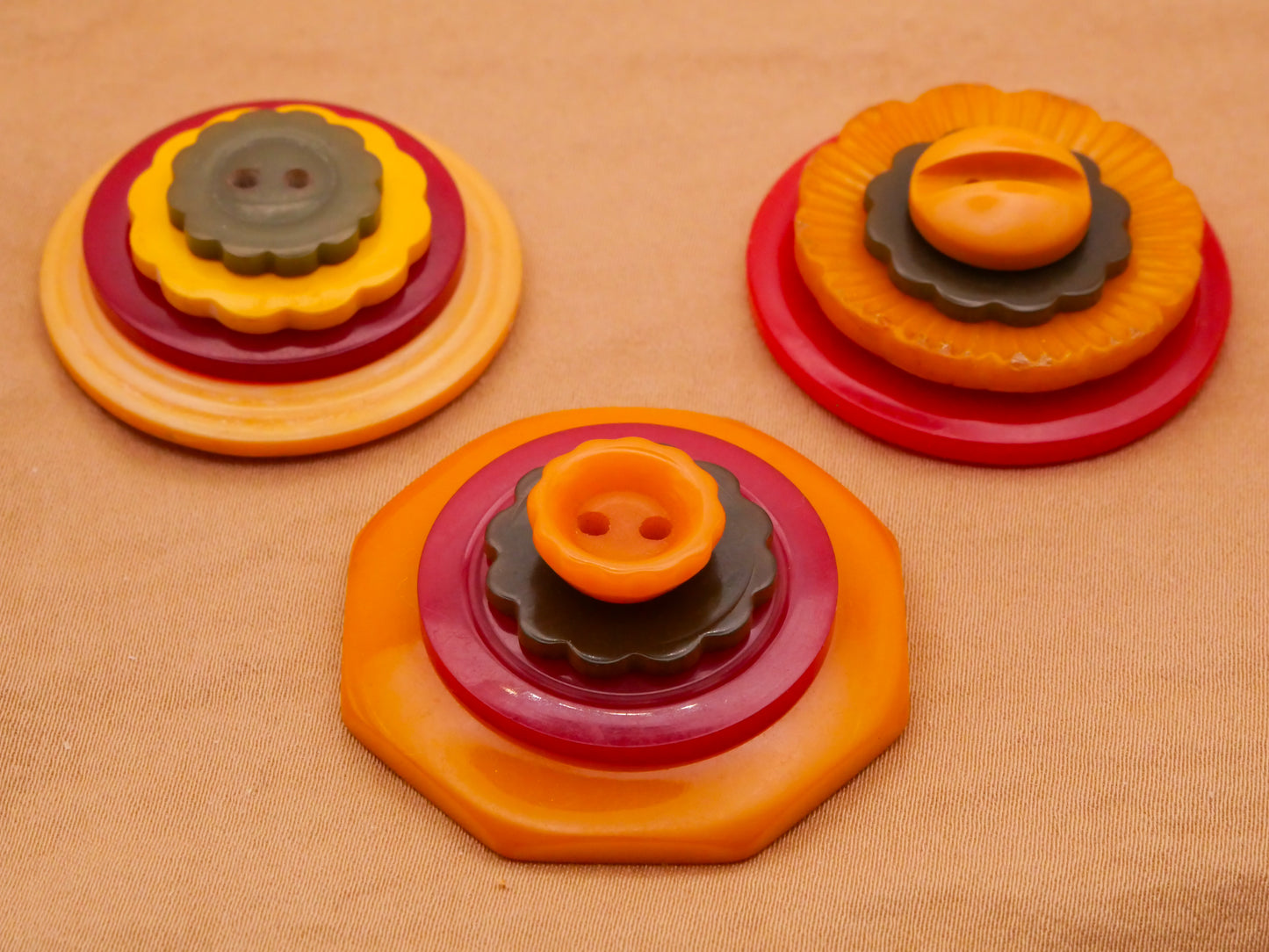 Flower Bakelite Stack Early Plastic Set of Four Buttons Various 12-36mm