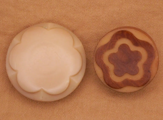 Scallop Flower Design Vintage Button Various 22-27mm