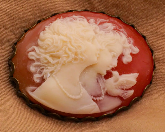 Cameo Ladies Pearl Necklace Bird Coral Ivory Look Resin Bronze Metal Button 31x41mm