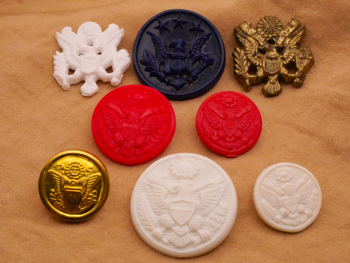 Great Seal Eagle Vintage Plastic Button Various 15-22mm