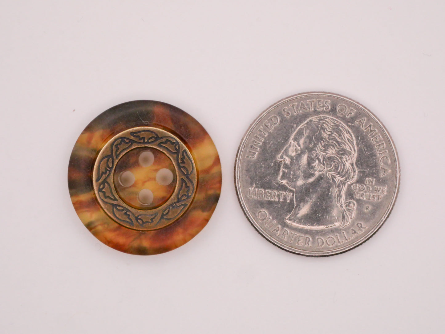 Tortoiseshell Look Metal Wreath Inlay Vintage Plastic Set of Four Buttons 23mm