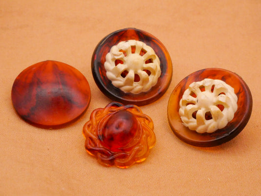 Tortoiseshell Look Vintage Plastic Set of Four Buttons 18-22mm