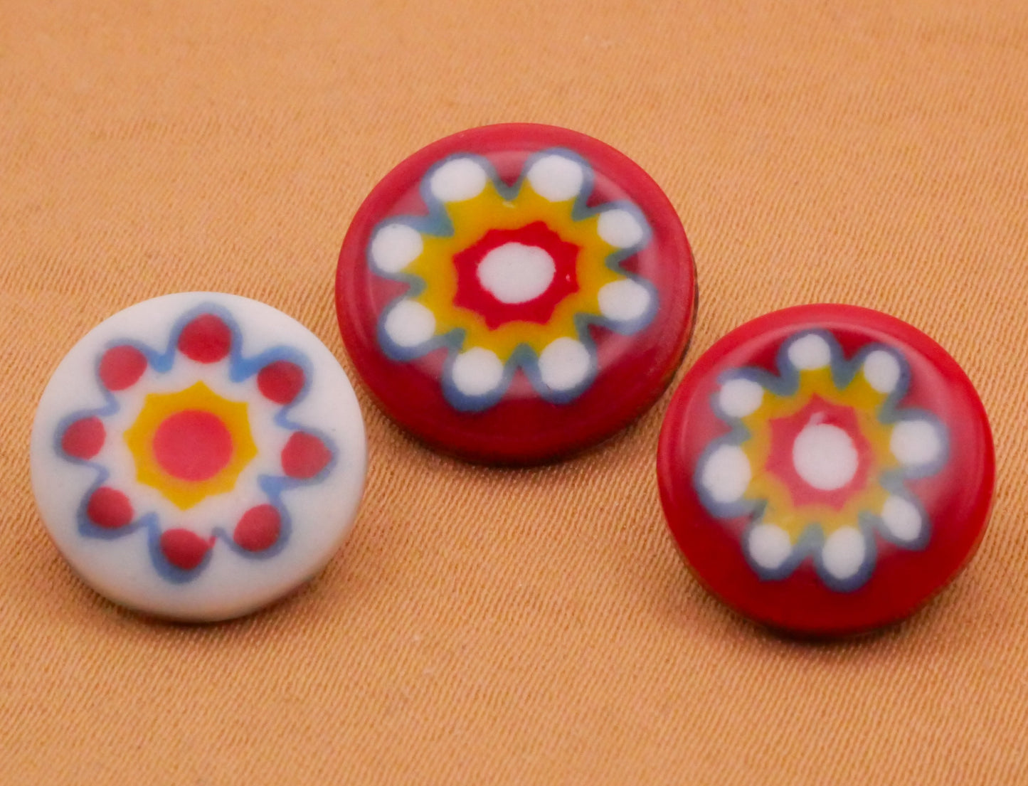Firework Flower Design in Plastic Vintage Button Various 13-14mm