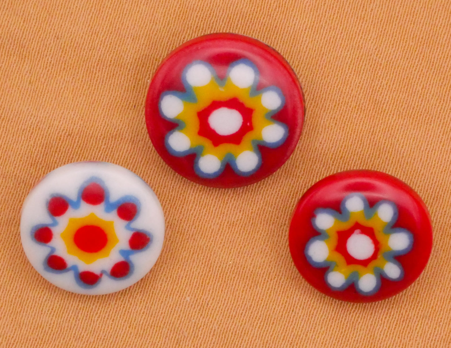 Firework Flower Design in Plastic Vintage Button Various 13-14mm