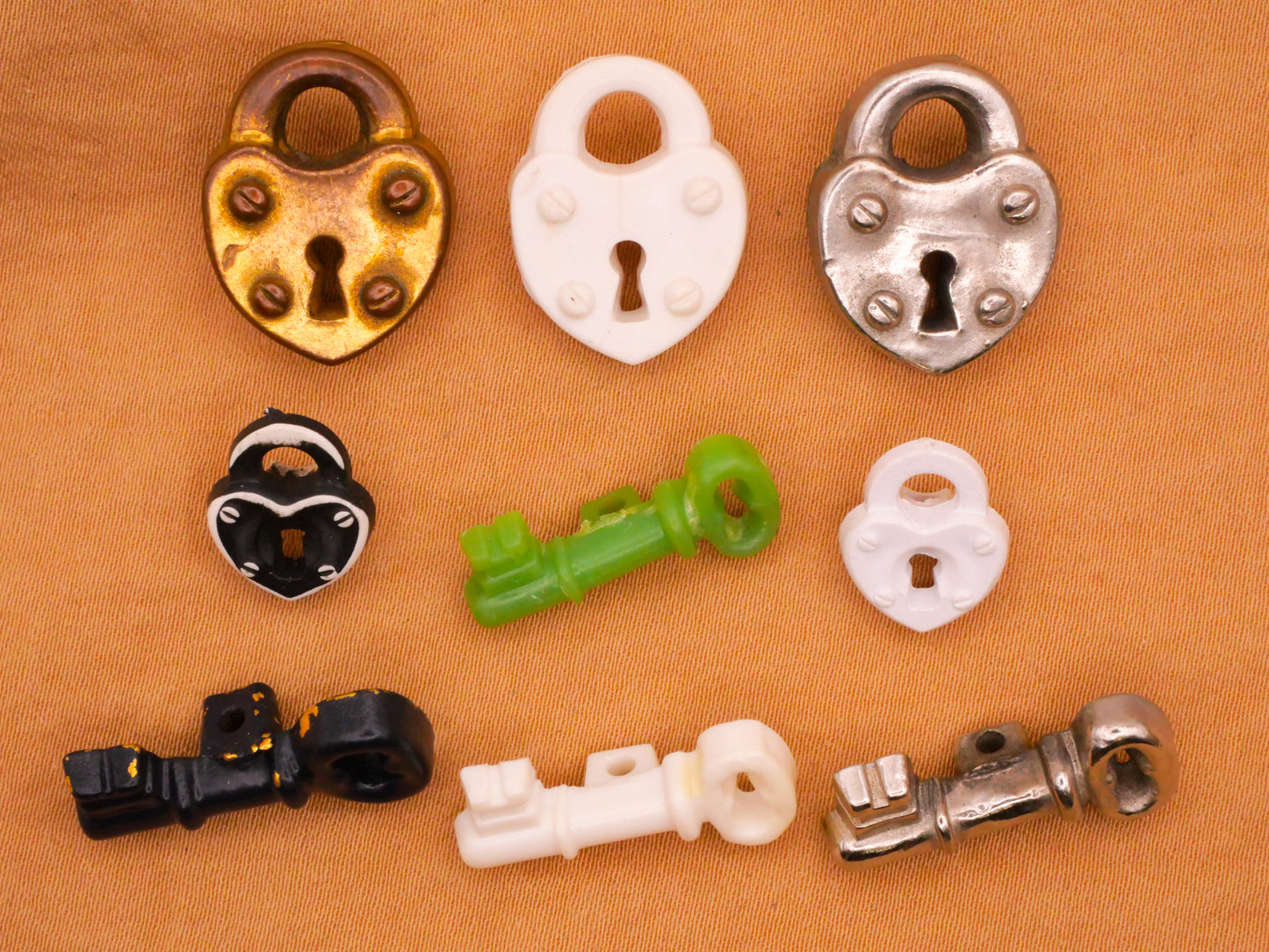Lock or Key Vintage Goofy Goofie Early Plastic Button Various 9-26mm