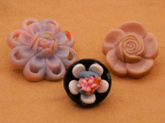 Flower Housecoat Vintage Plastic Button Various 11-18mm
