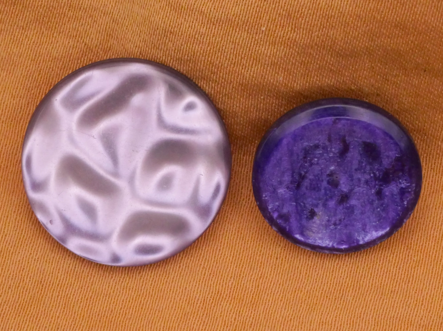 Purple Design In Plastic Vintage Plastic Button Various 15-19mm