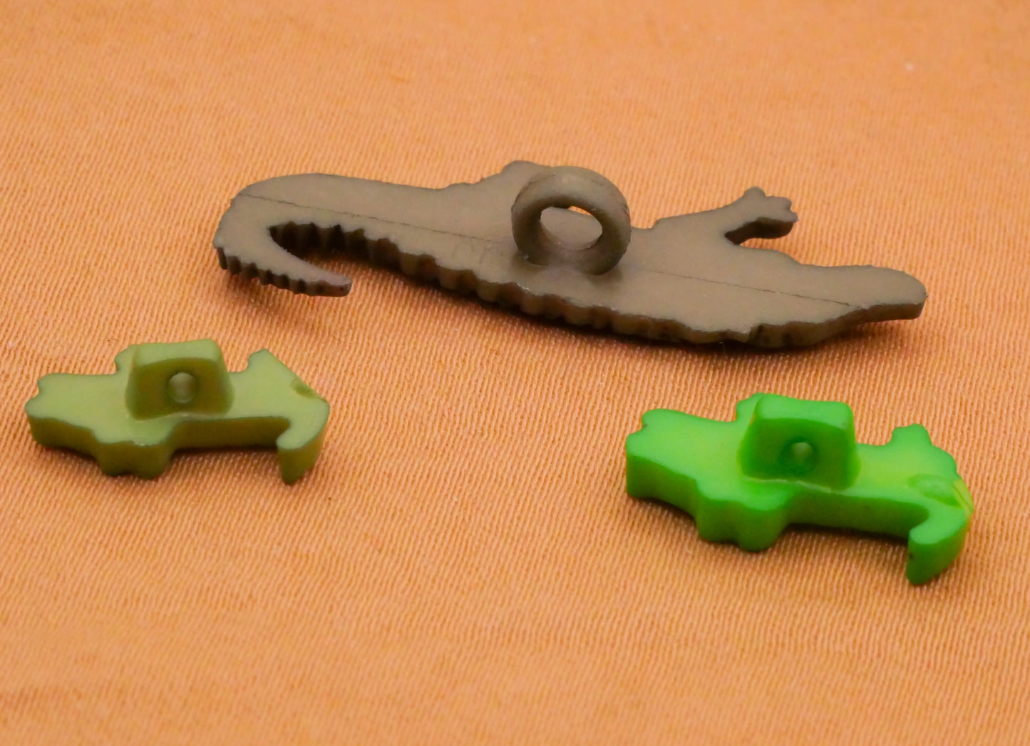 Alligator Crocodile Vintage Plastic Button Various 6-32mm