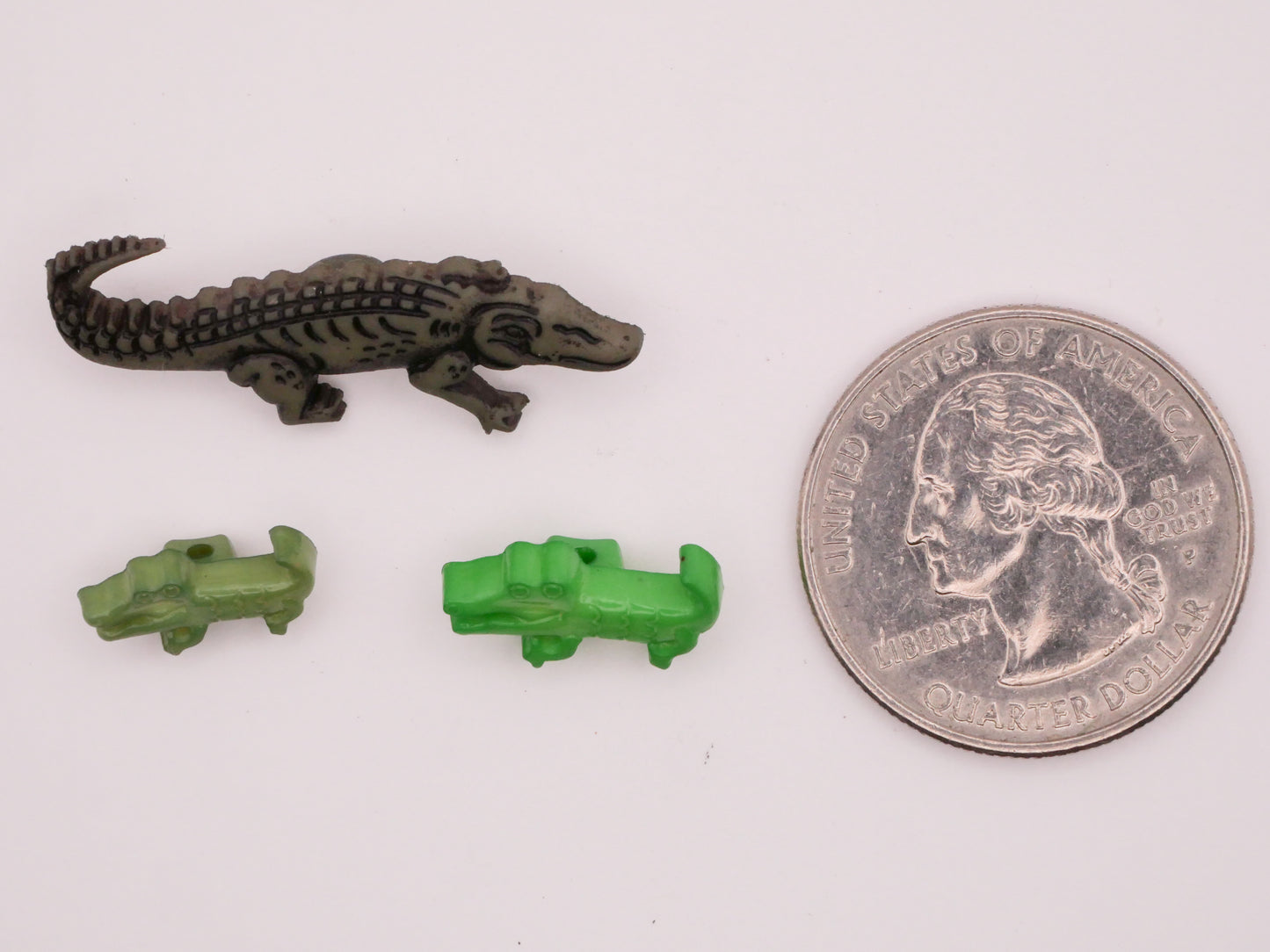 Alligator Crocodile Vintage Plastic Button Various 6-32mm
