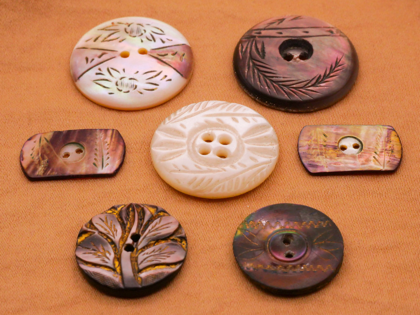 Leaf Foliage Design Etch Carved Mother of Pearl Button Various 10-22mm