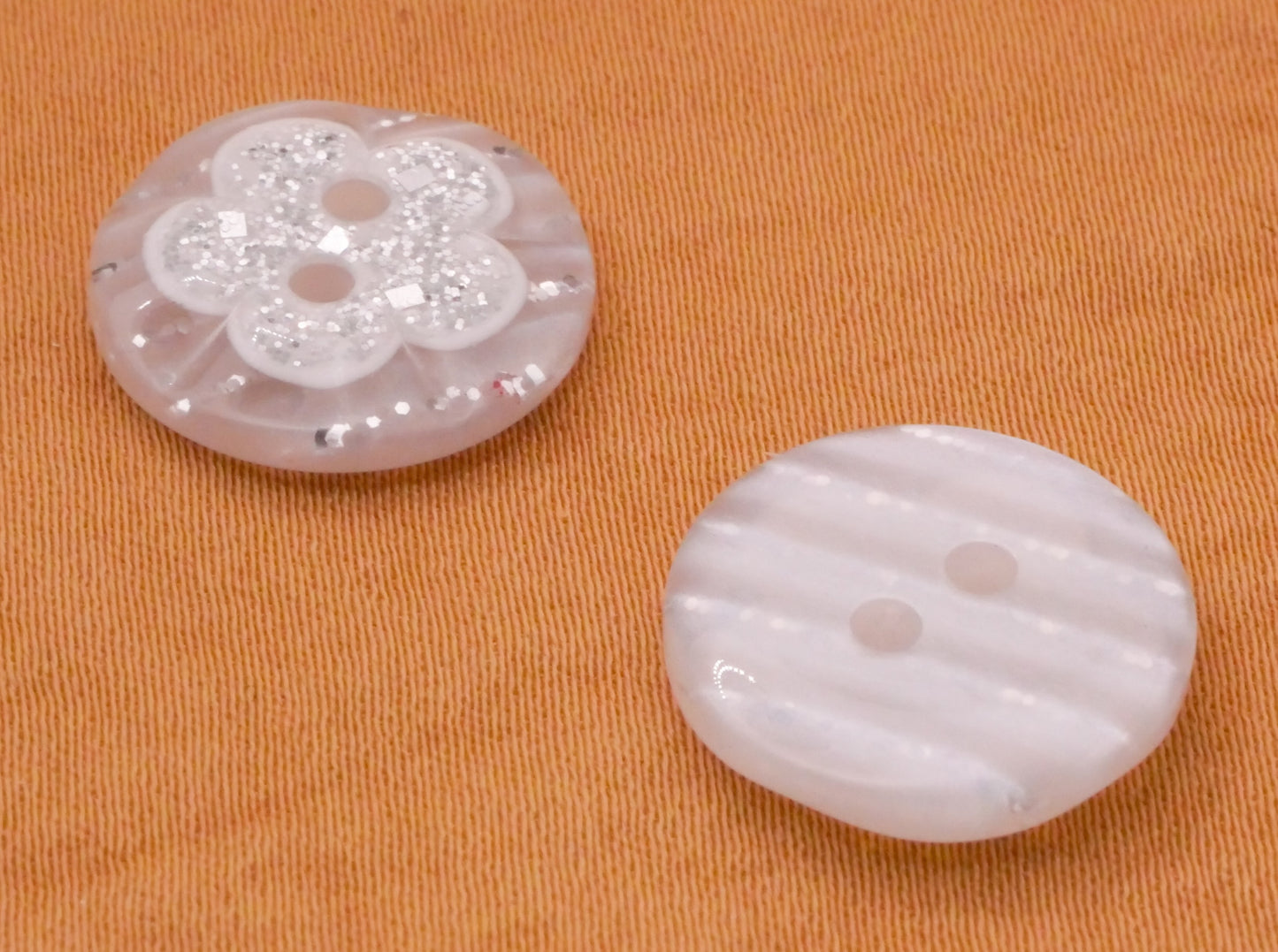 Flower Glitter Design in Plastic Set of Ten Buttons 15mm