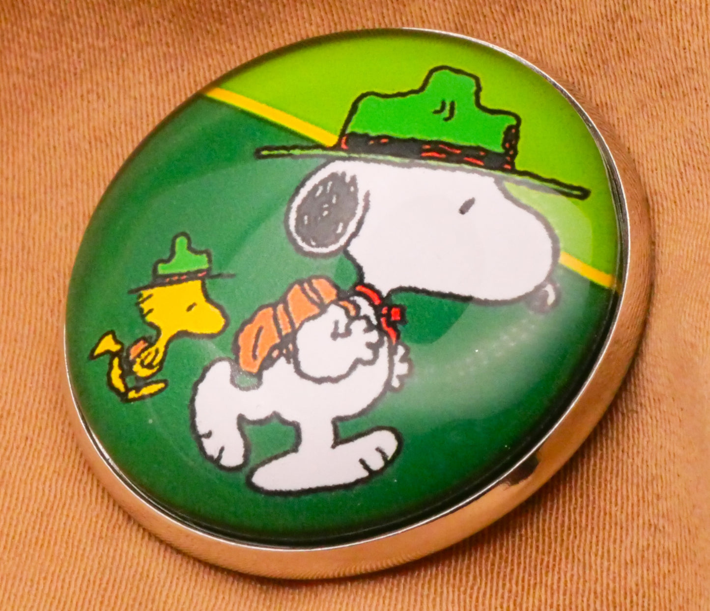 Beagle Scout Woodstock Snoopy Charlie Brown Peanuts Glass Silver Metal Button 27mm