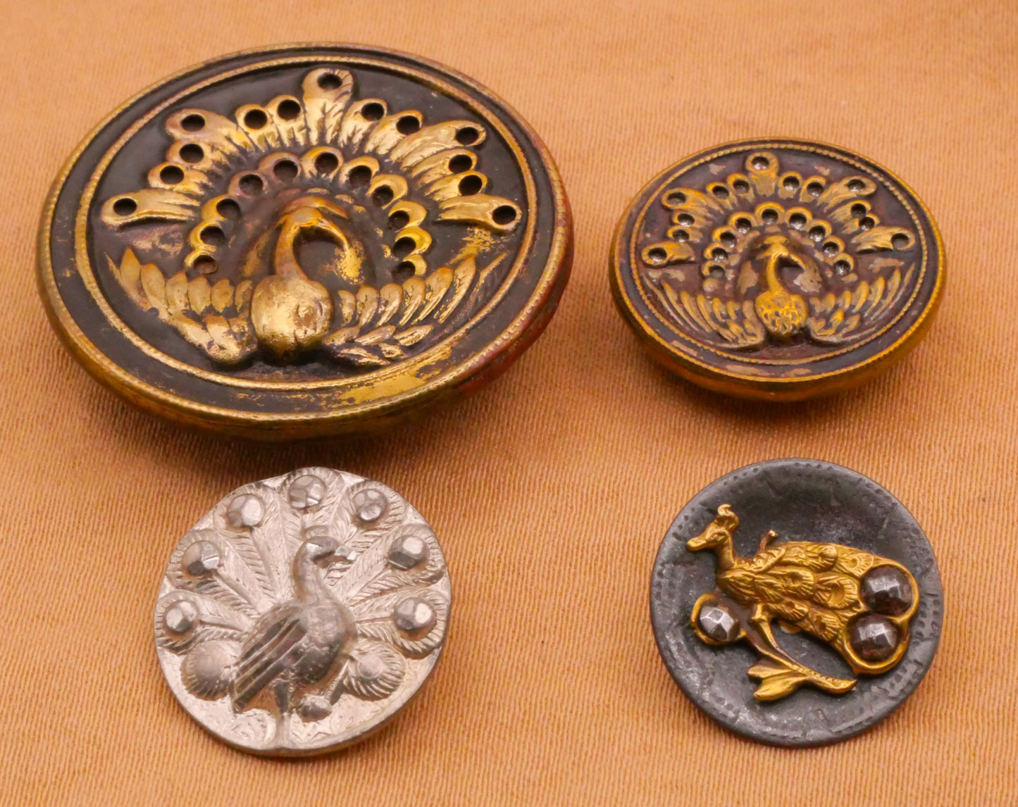 Peacock Bird Victorian Metal Button Various 14-29mm
